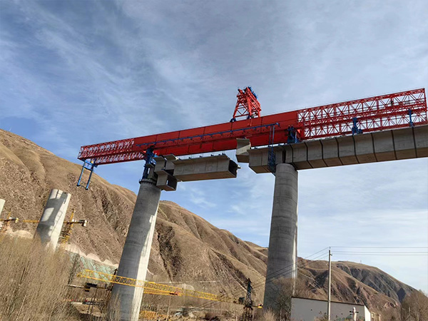 32米長節段拼架橋機